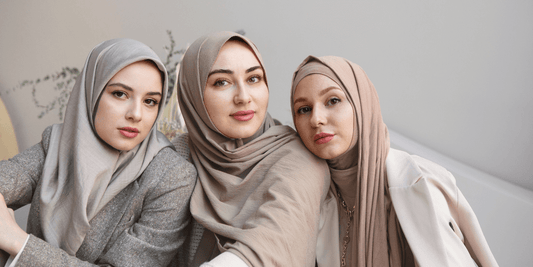 Matching Abayas and Hijabs: Contrast or Blend for the Perfect Look?
