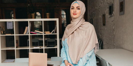Styling Your Abaya for Work: Elegant Office-Friendly Looks