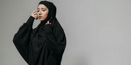 Which Colour Hijab Goes with Black Abaya?